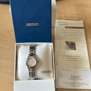 Seiko ladies watch w box book and lifetime battery replacement paperwork works